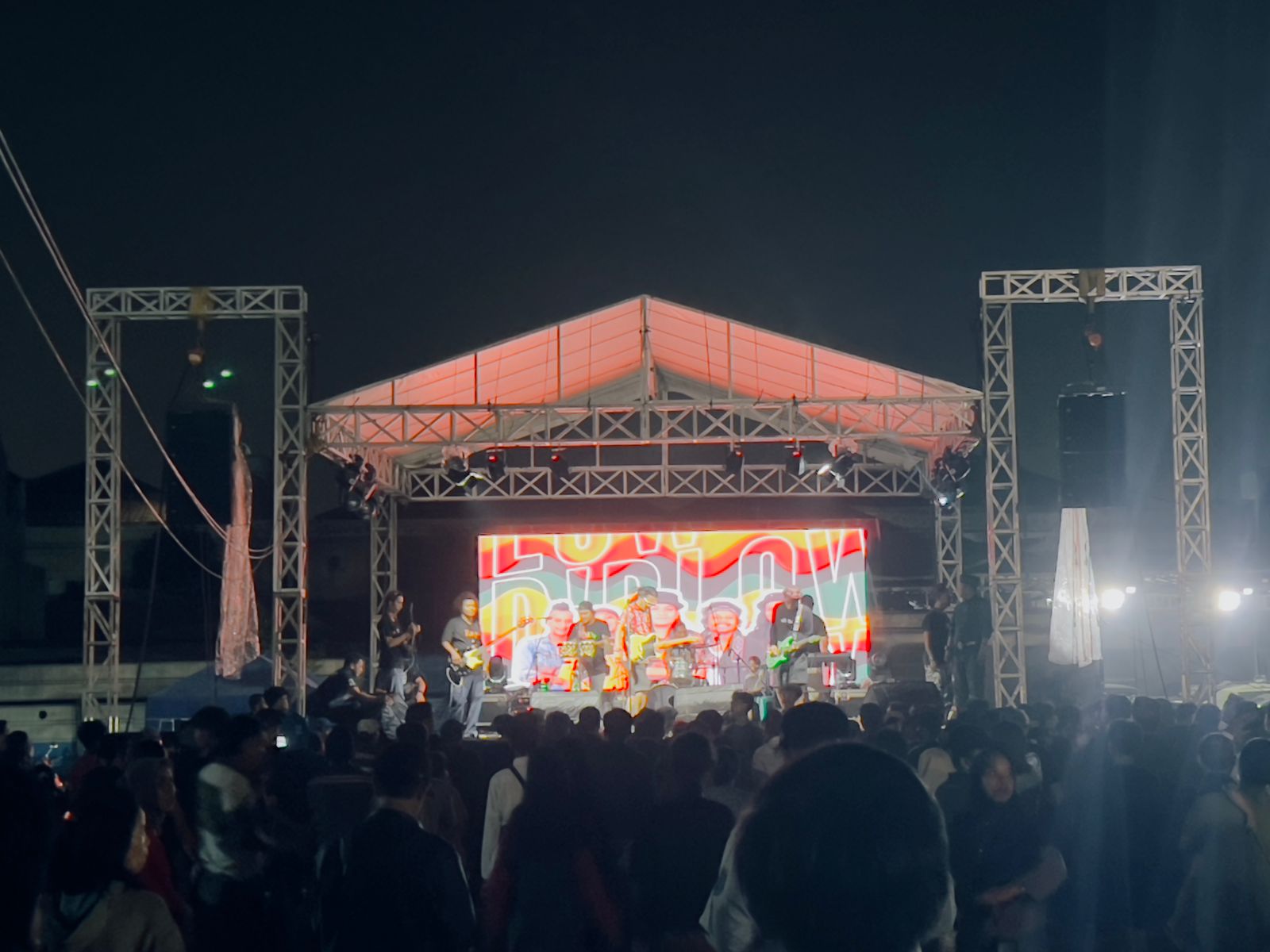 sewa panggung rigging untuk konser dan festival