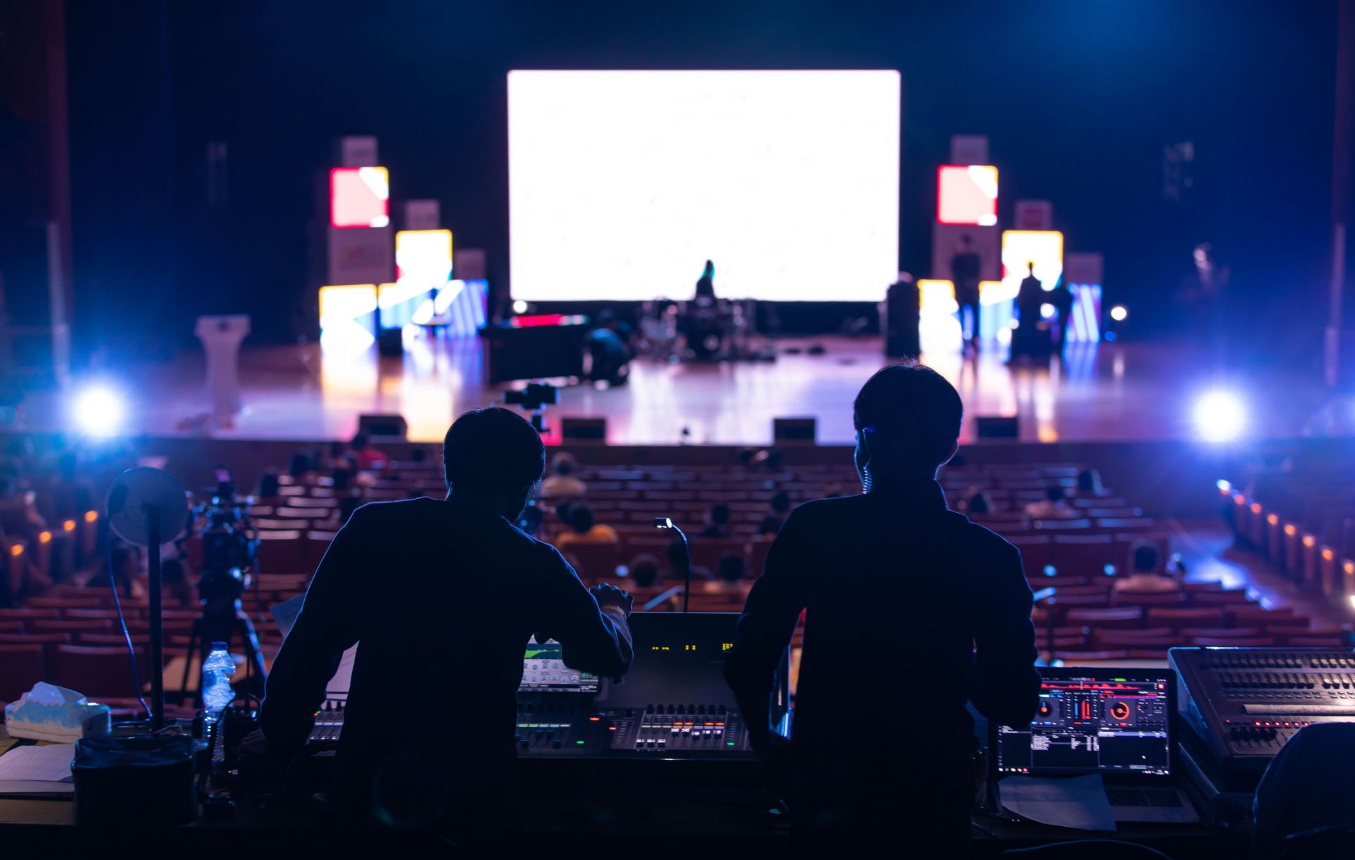 vendor penyewaan peralatan audio visual terlengkap dan murah